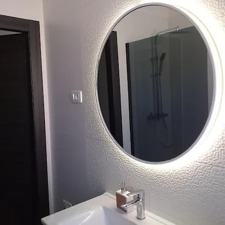 Stylish Apartment With Balcony In Quiet Area Near Old Town & Beach Σπλιτ