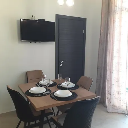 Stylish Apartment With Balcony In Quiet Area Near Old Town & Beach Lejlighed