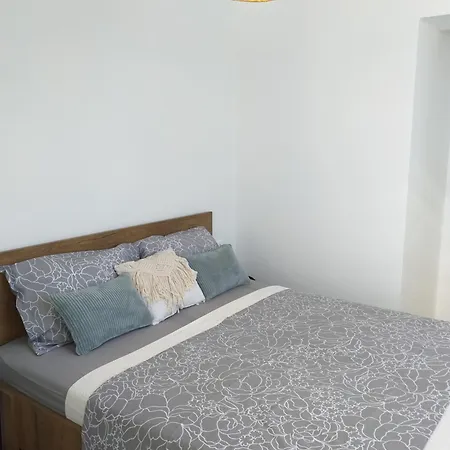 Stylish Apartment With Balcony In Quiet Area Near Old Town & Beach